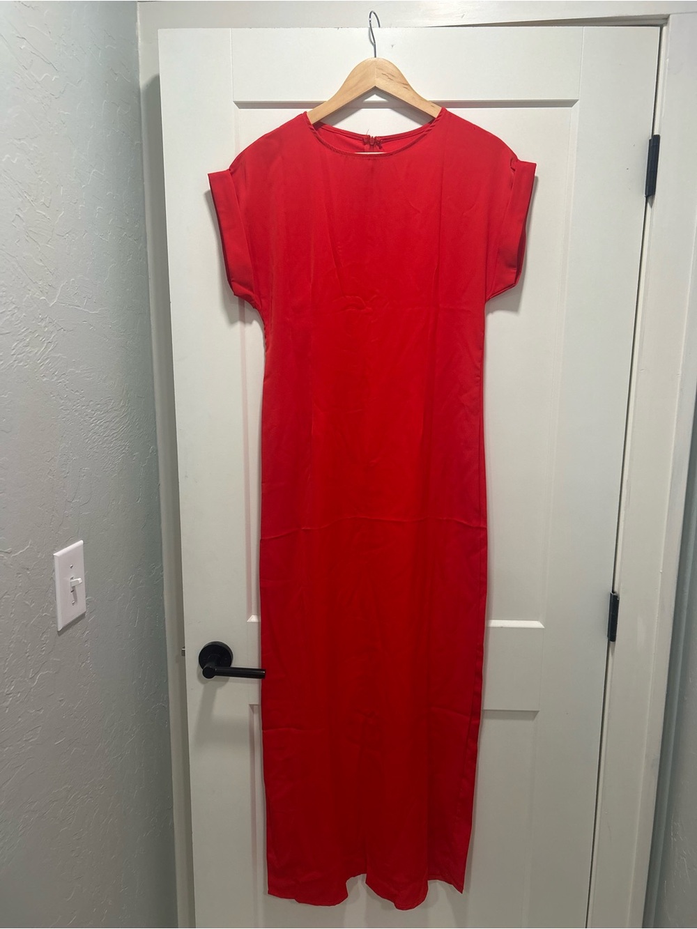 Elegant Red Maxi Dress with Cap Sleeves